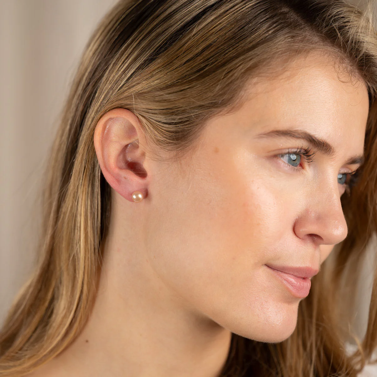 SIMPLE ROSE PEARL GOLDEN STUD EARRING - Image 10